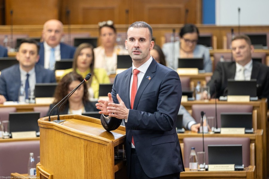 Спајић сјутра пред посланицима о реконструкцији Владе, аеродромима…
