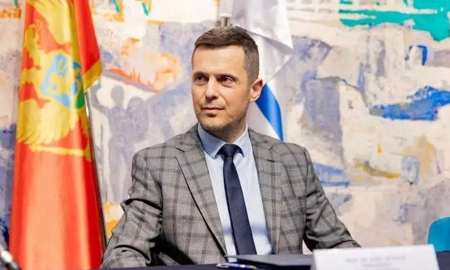 Градоначелнику Саши Мујовићу вјерује 47,7 одсто Подгоричана