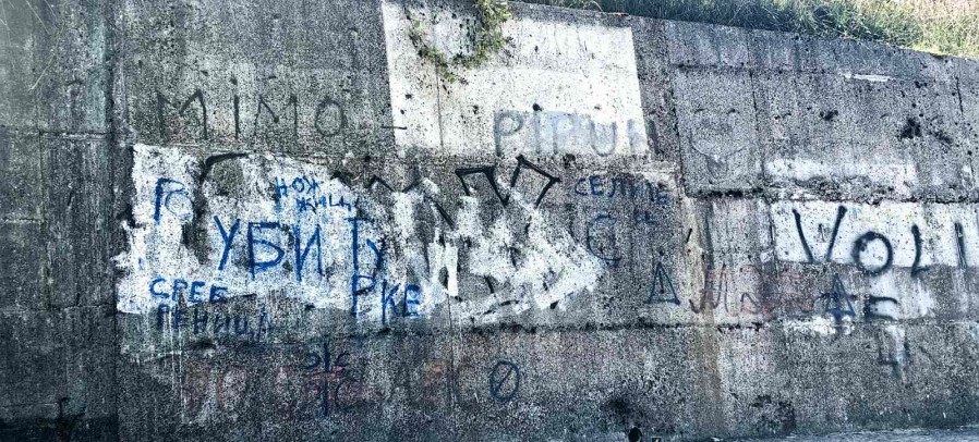 Нови графити са порукама мржње у Бијелом Пољу