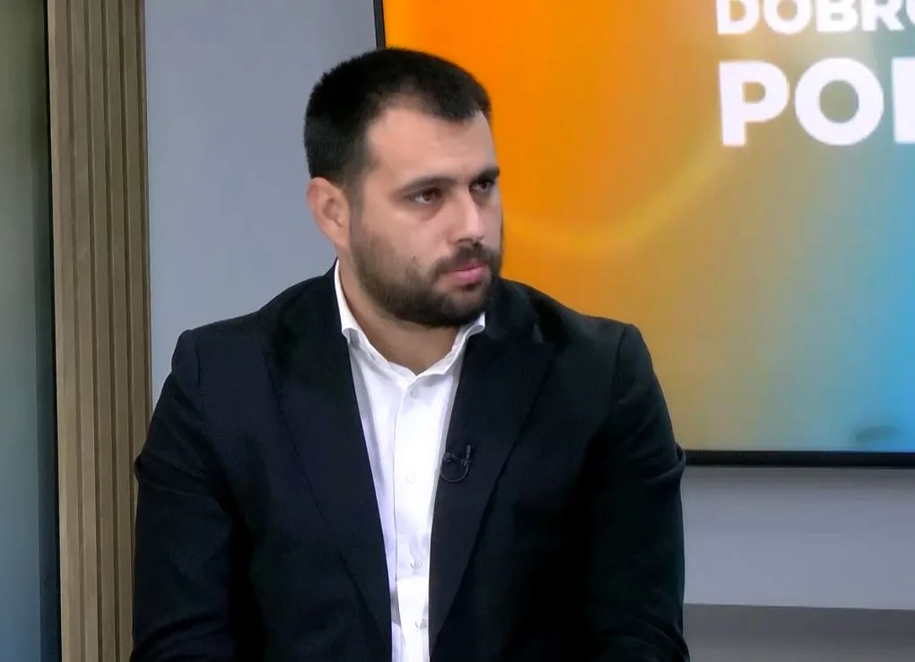 (ВИДЕО) Путеви асфалтирали 60 километара саобраћајница за девет мјесеци; Вешовић: Градски превоз треба да функционише као засебно предузеће